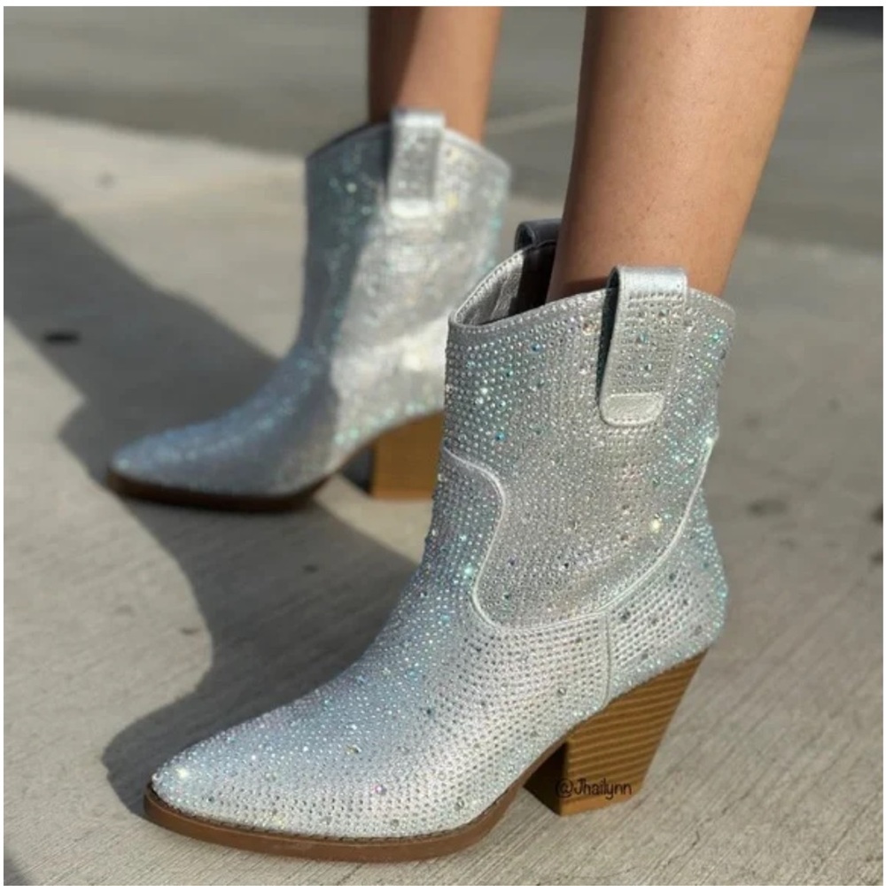 EUC FOREVER Iridescent Rhinestone Silver Cowboy Booties